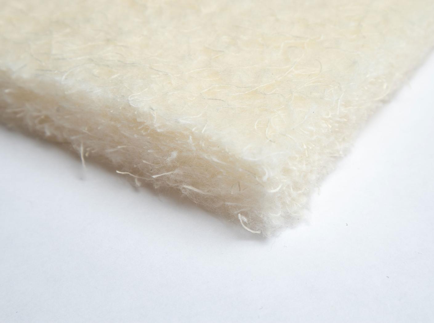 Bomullsvatt hvit Iwo 100 cm, 450 g/m2, 20 mtr/rull. Bomullsvatt hvit Iwo 100 cm, 450 g/m2, 20 mtr/rull.