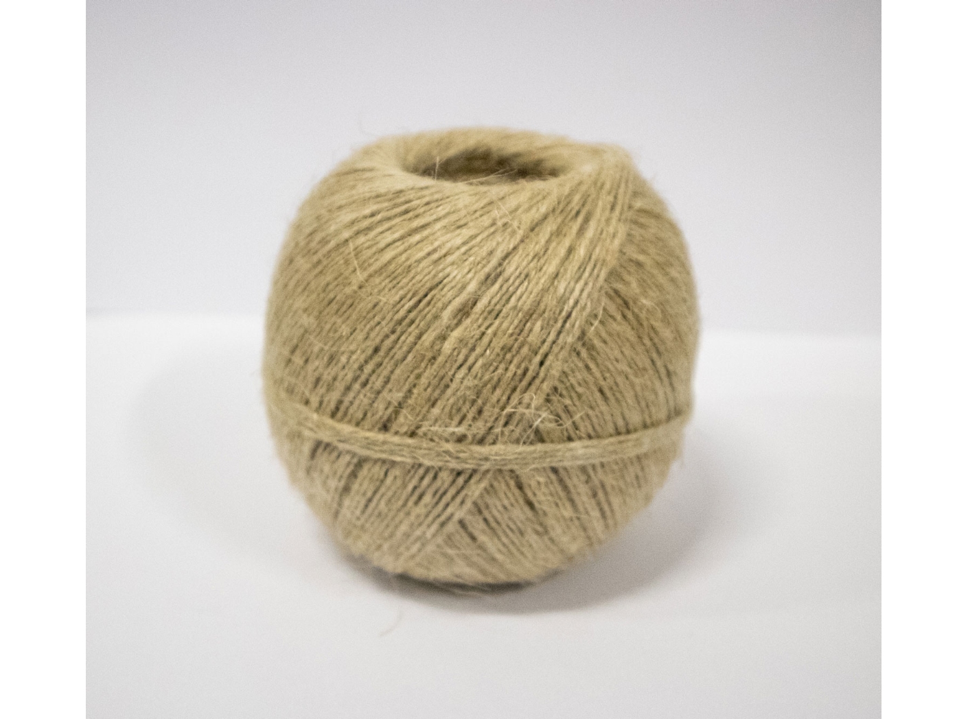 Seilgarn 3-tr 2kg (seaming) Seilgarn 3-tr 2kg (seaming)